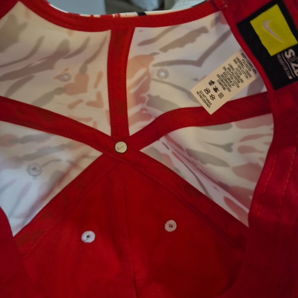 Nike Heritage 86 Georgia Bulldogs Tie Dye Hat Adjustable Cap Red Black EUC - Picture 6 of 6